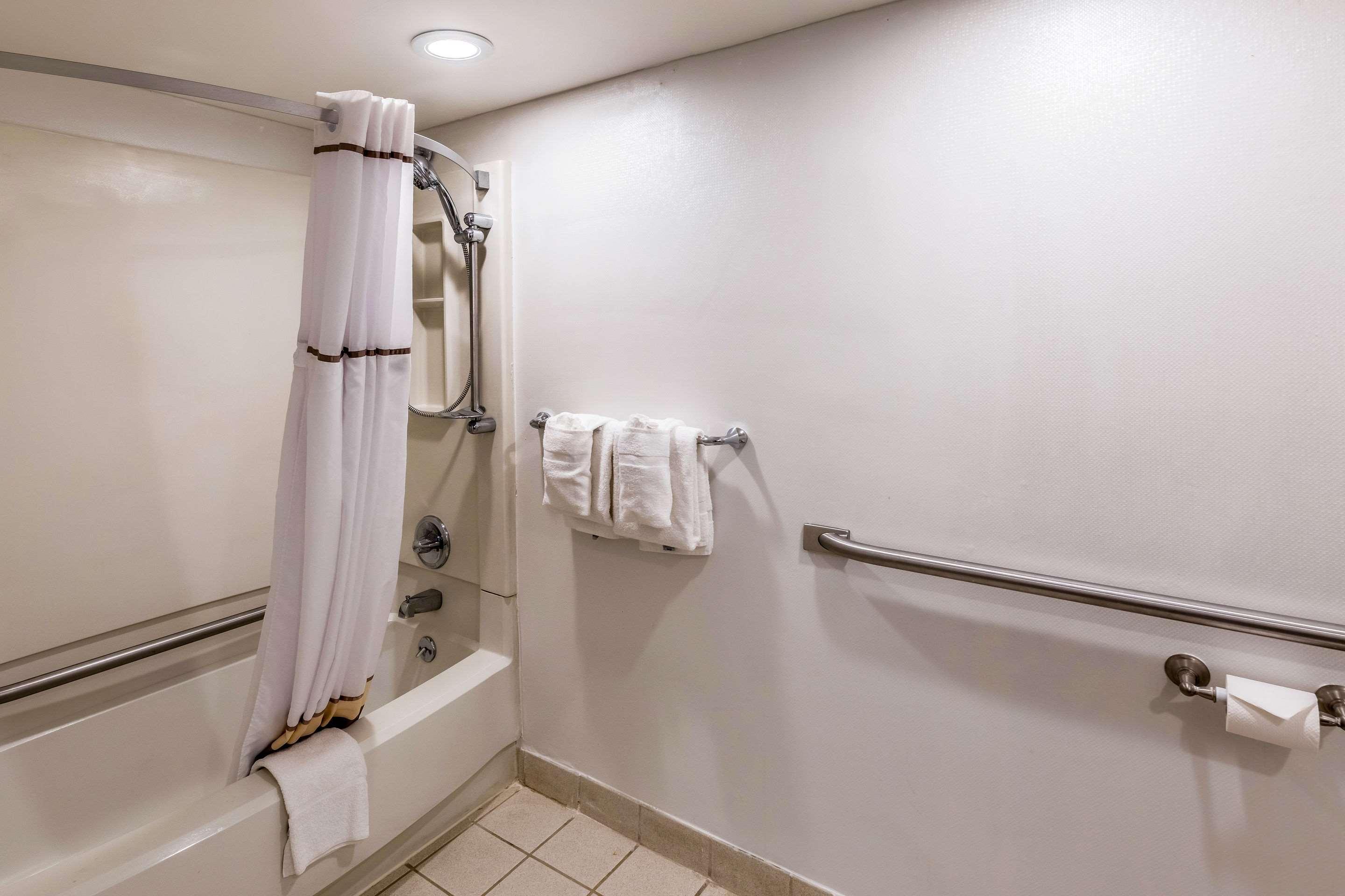 Quality Inn University Lansing Eksteriør bilde