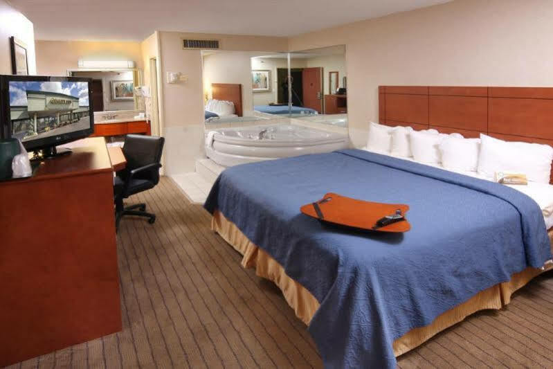Quality Inn University Lansing Eksteriør bilde